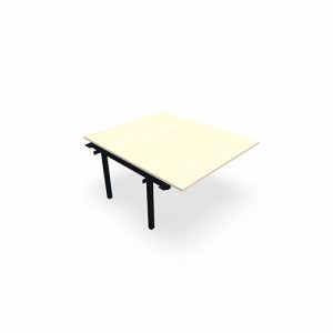 Bureau suivant monoplateau Arial L. 140 cm x P. 165 cm EP25 mélamine érable blanc pied intémerdiaire arche carré fixe métal lisse noir